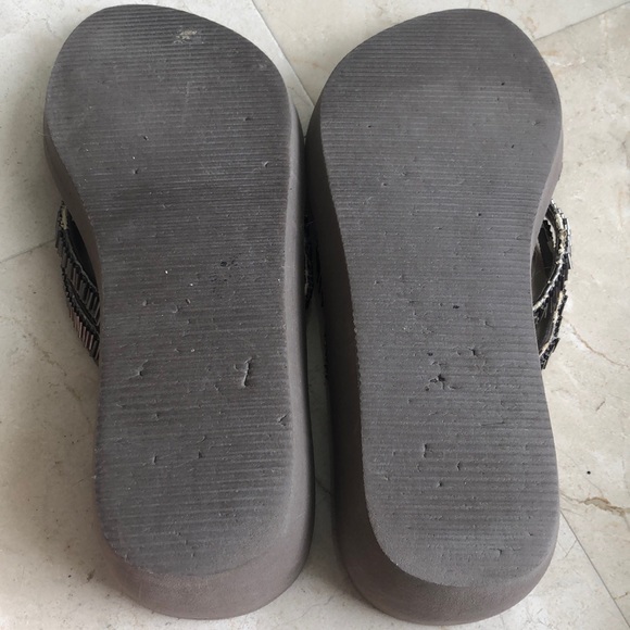 GREIGE FLIP-FLOPS - Picture 4 of 5